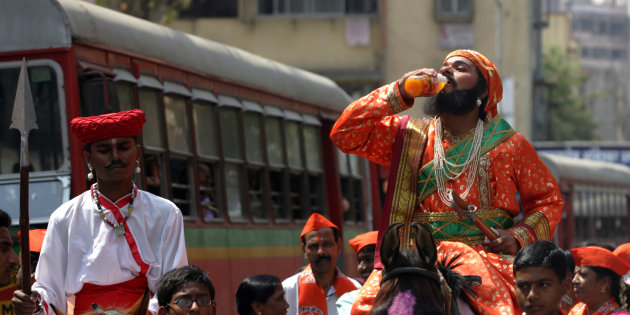 maharashtraprofessorattackedandarrestedforaskingwhyshivajisbirthdayiscelebratedtwice